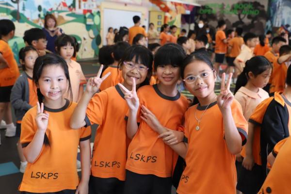 按照抽到的角色人物選擇其應負的責任