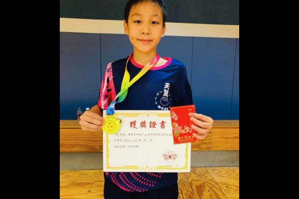 香港第十九屆敬發盃羽毛球分齡賽 6B 郭縉皓 冠軍