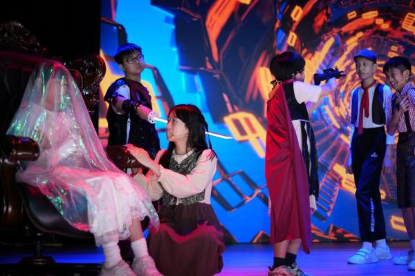 （25周年匯演）劇照-小演員們全情投入演出3