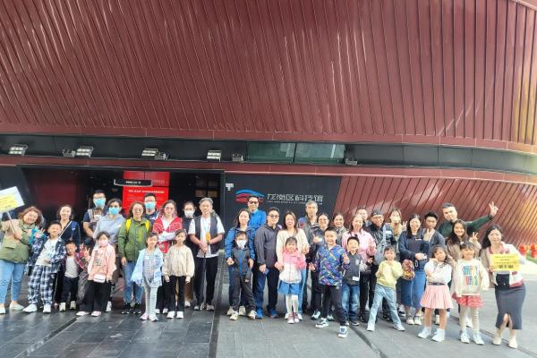 第七組 紅立方館外合照